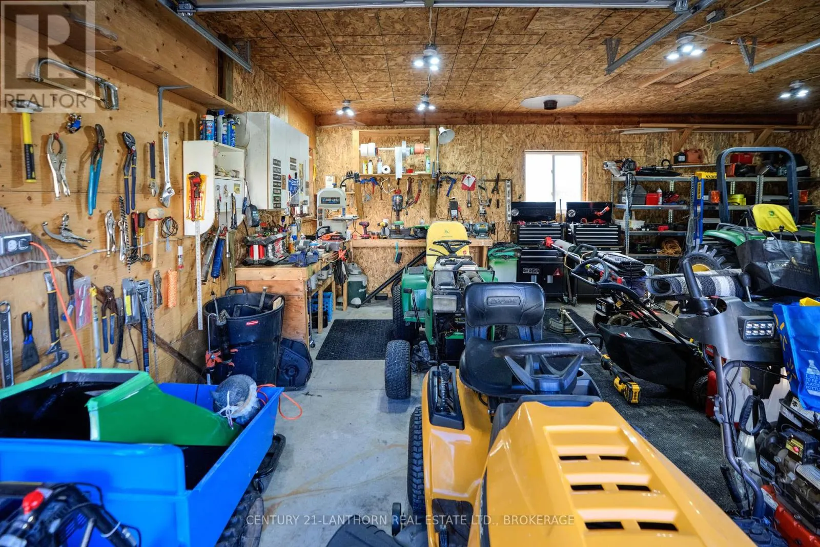 895 NINTH CONCESSION ROAD