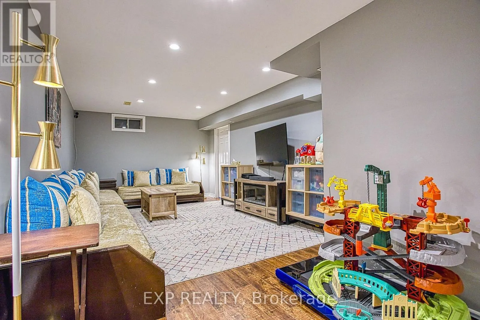 2 - 25 IVYBRIDGE DRIVE