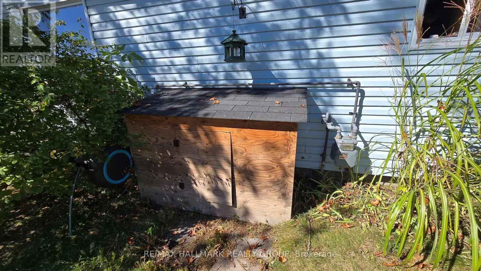 1048 BAYVIEW DRIVE