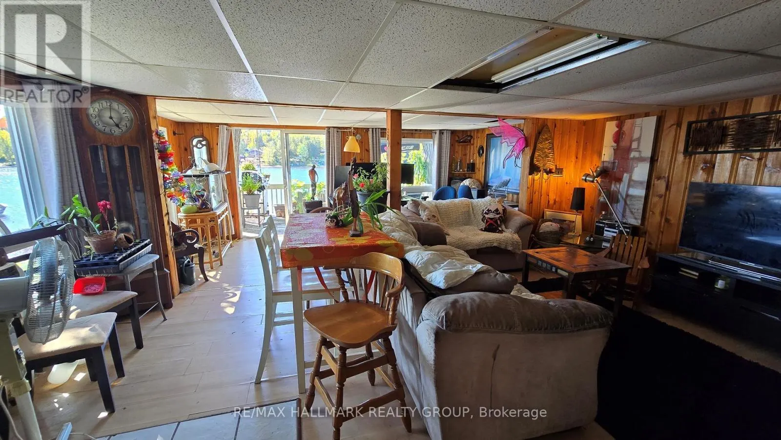 1048 BAYVIEW DRIVE
