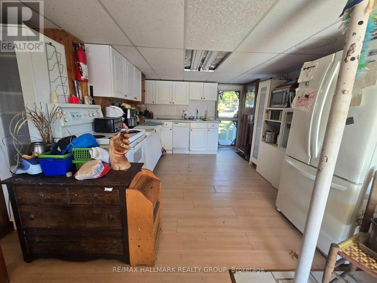 1048 BAYVIEW DRIVE