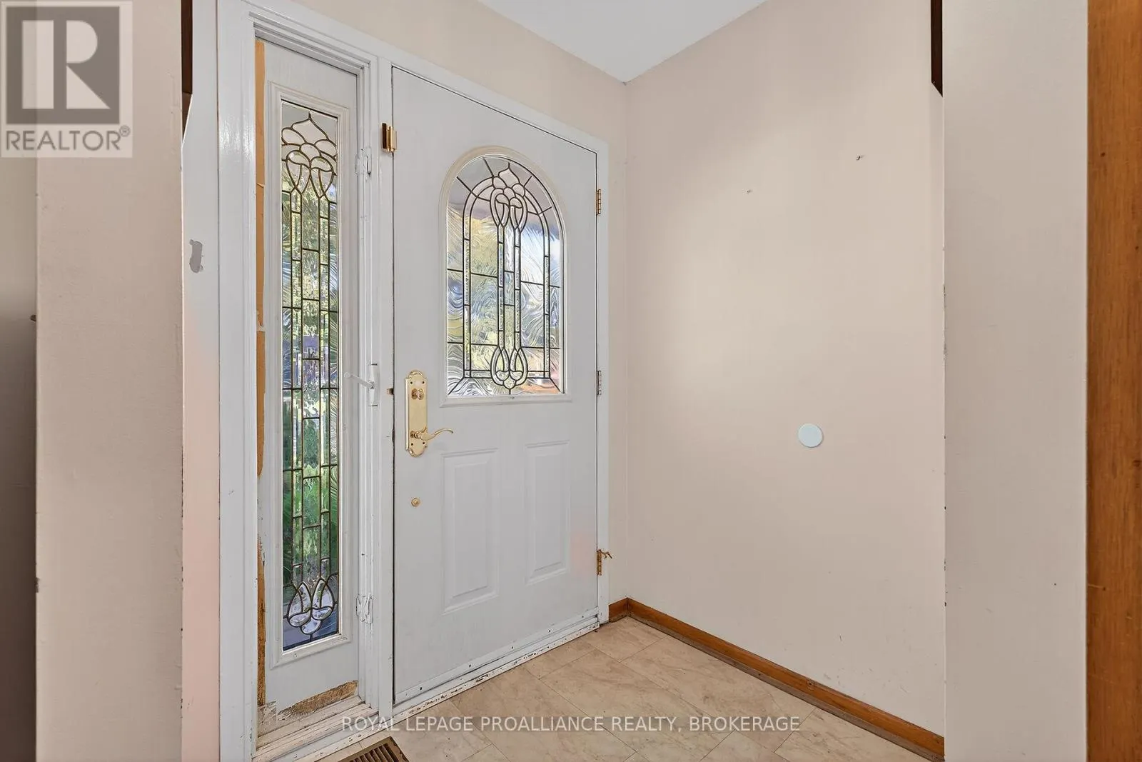 747 LAIDLAW CRESCENT