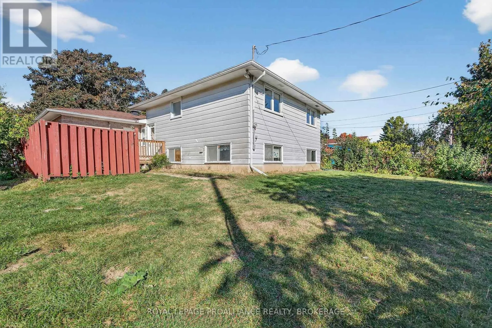 747 LAIDLAW CRESCENT