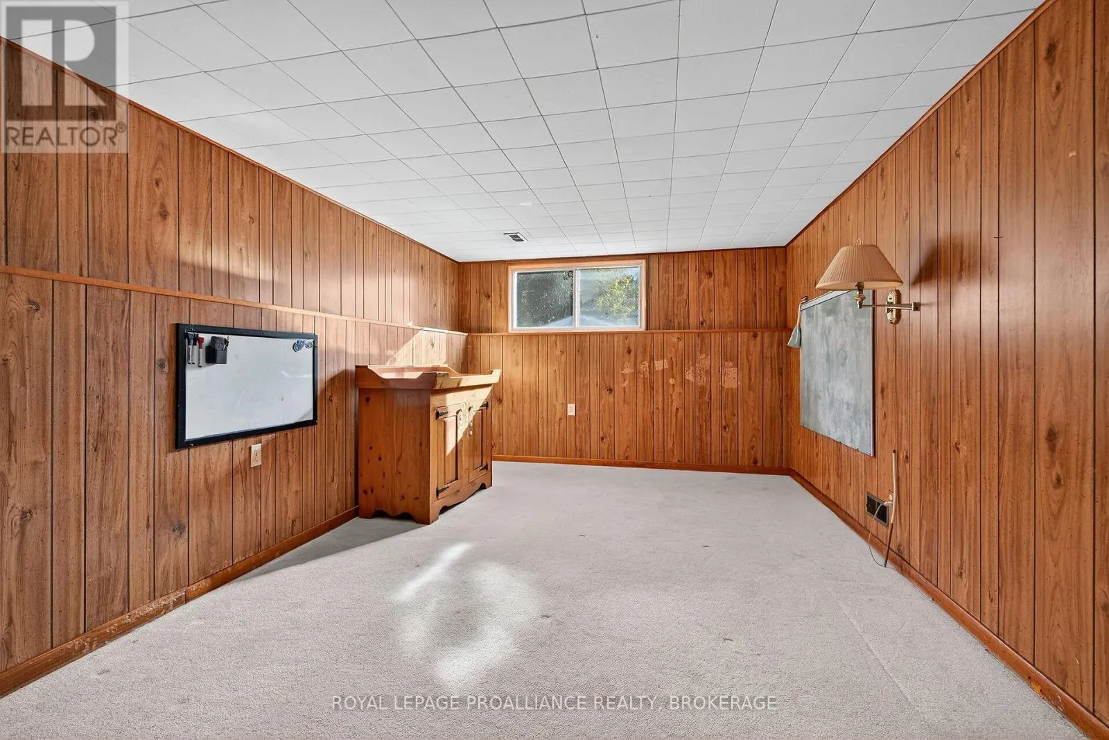 747 LAIDLAW CRESCENT