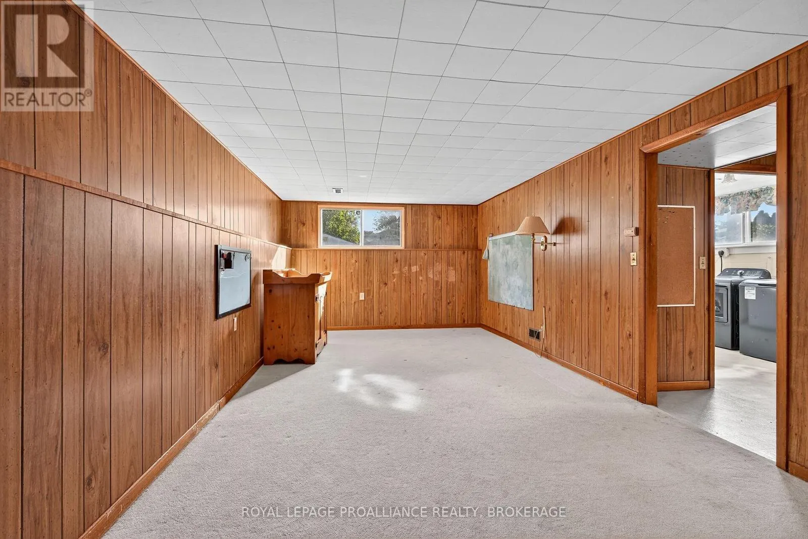 747 LAIDLAW CRESCENT