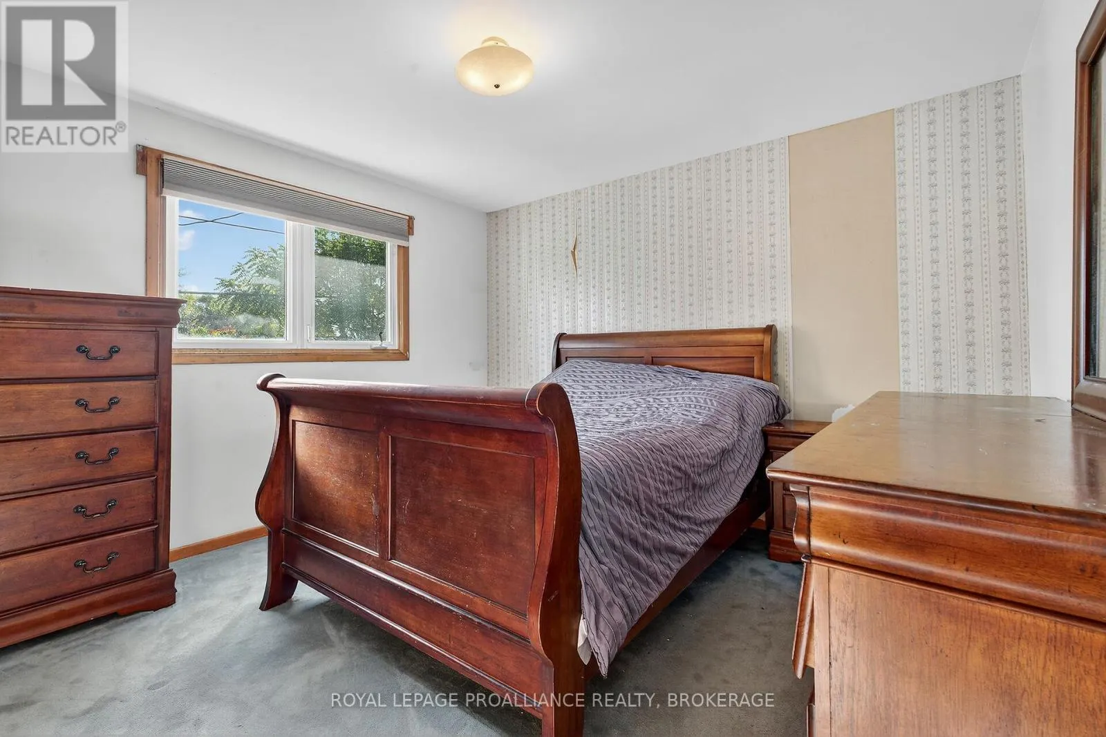 747 LAIDLAW CRESCENT