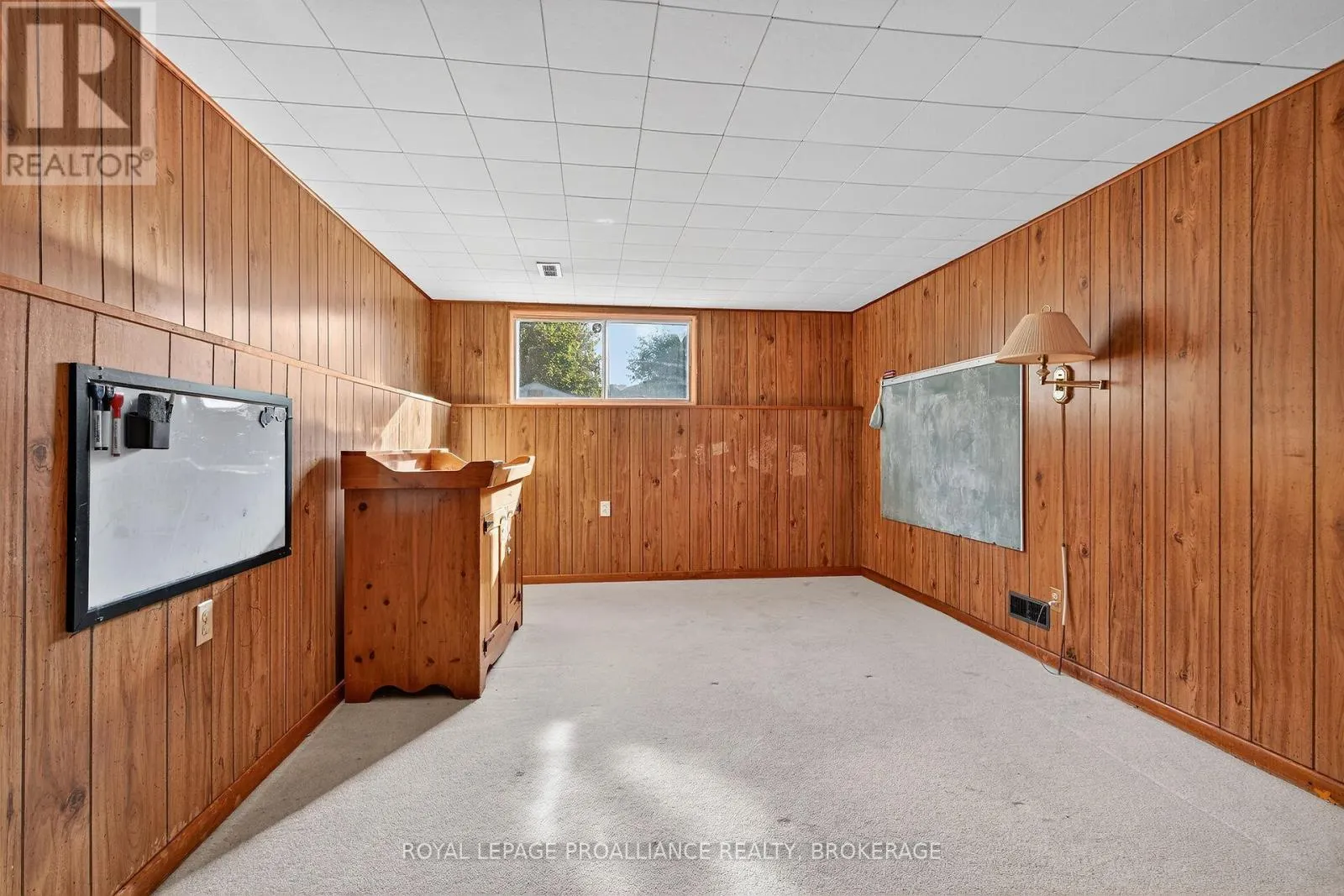 747 LAIDLAW CRESCENT