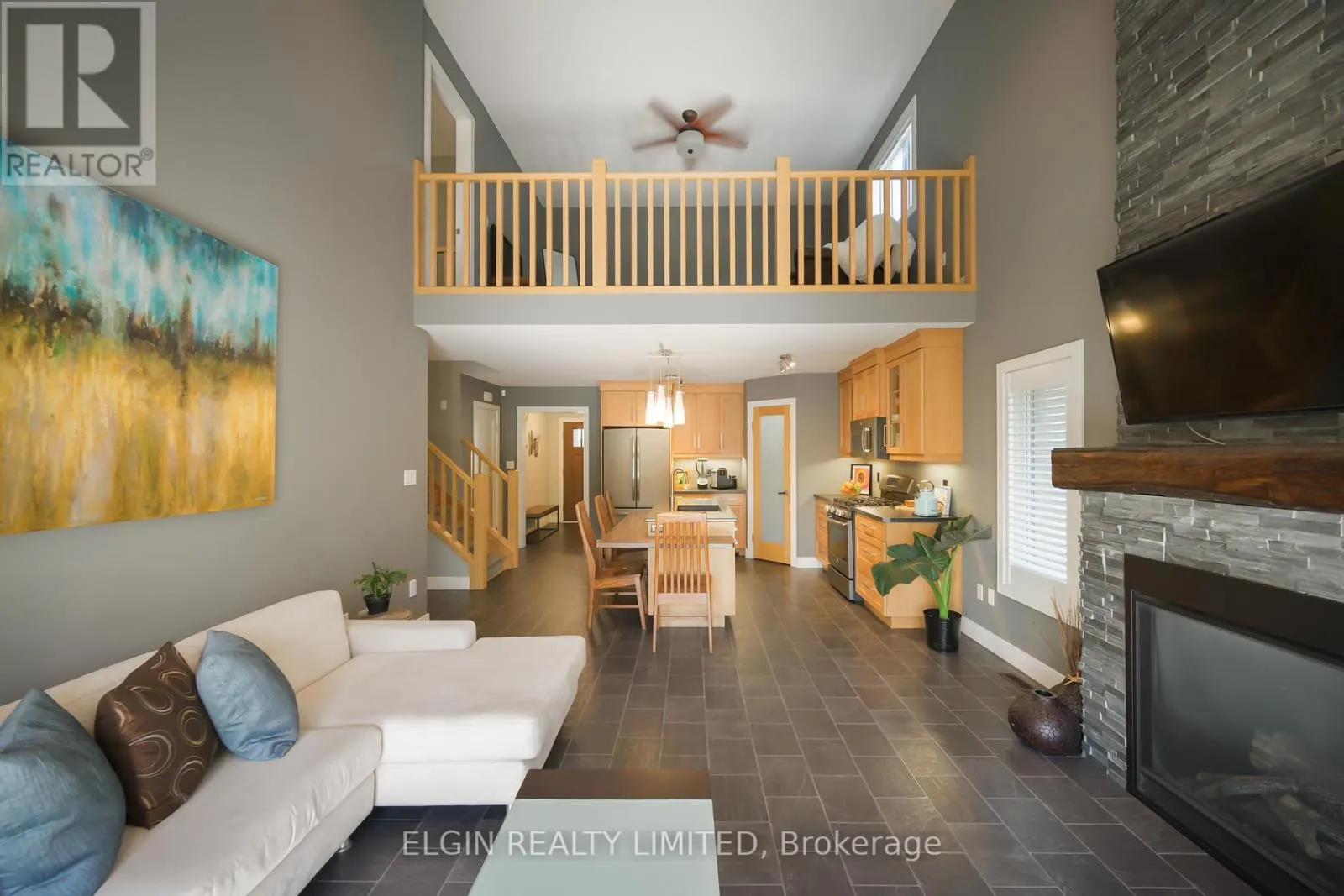 8 DEERFIELD COURT