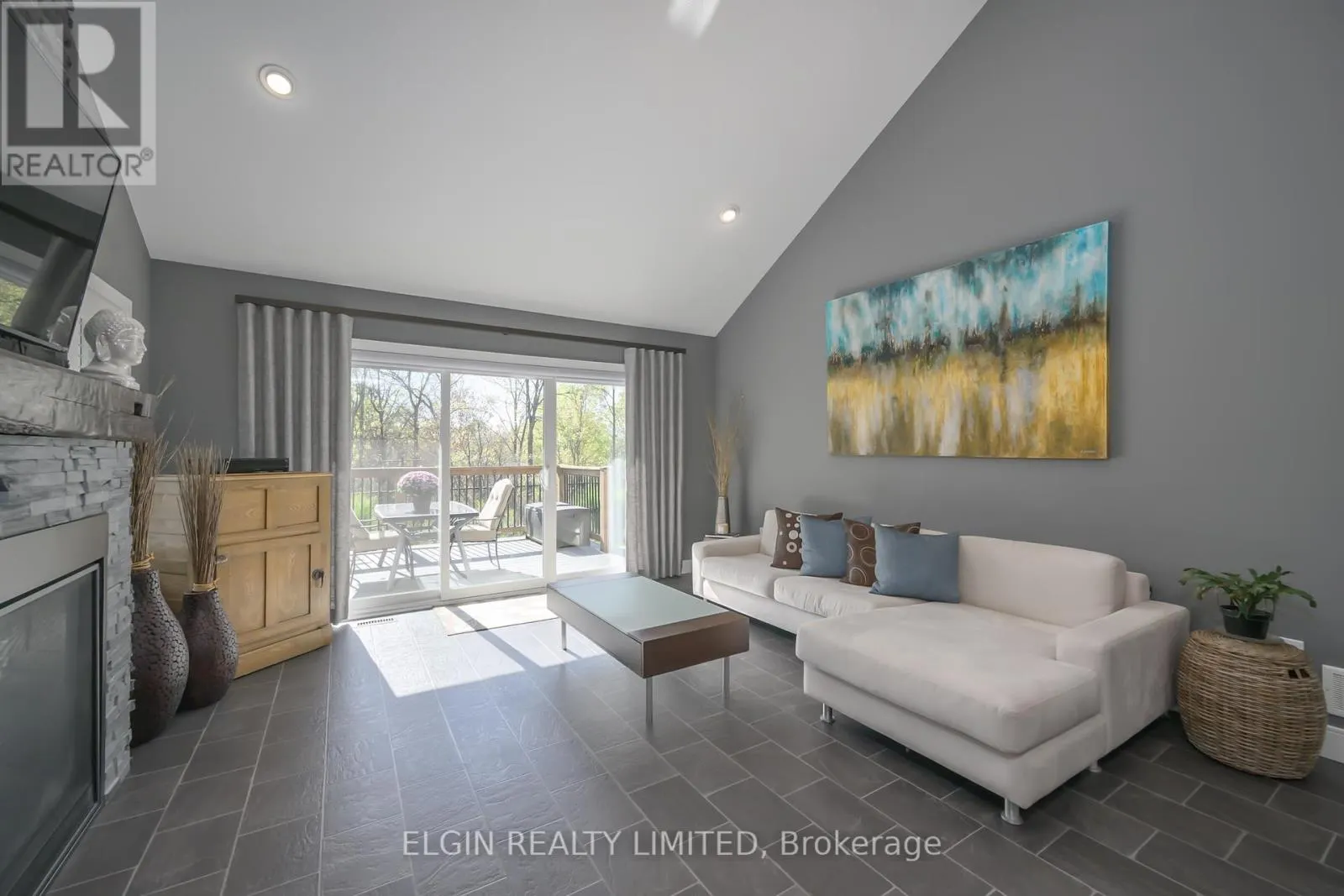 8 DEERFIELD COURT