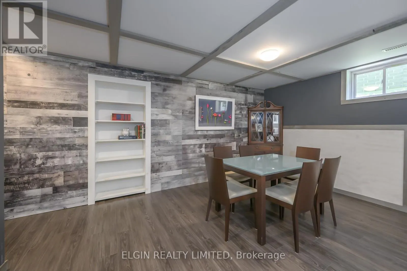 8 DEERFIELD COURT