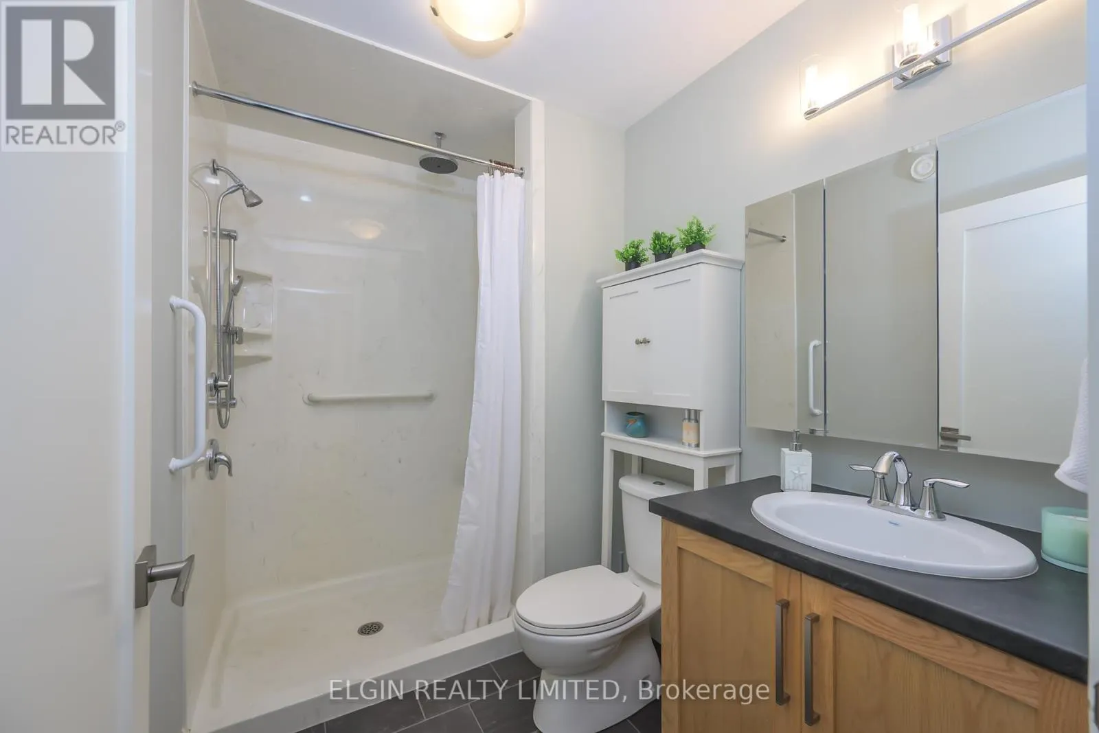 8 DEERFIELD COURT