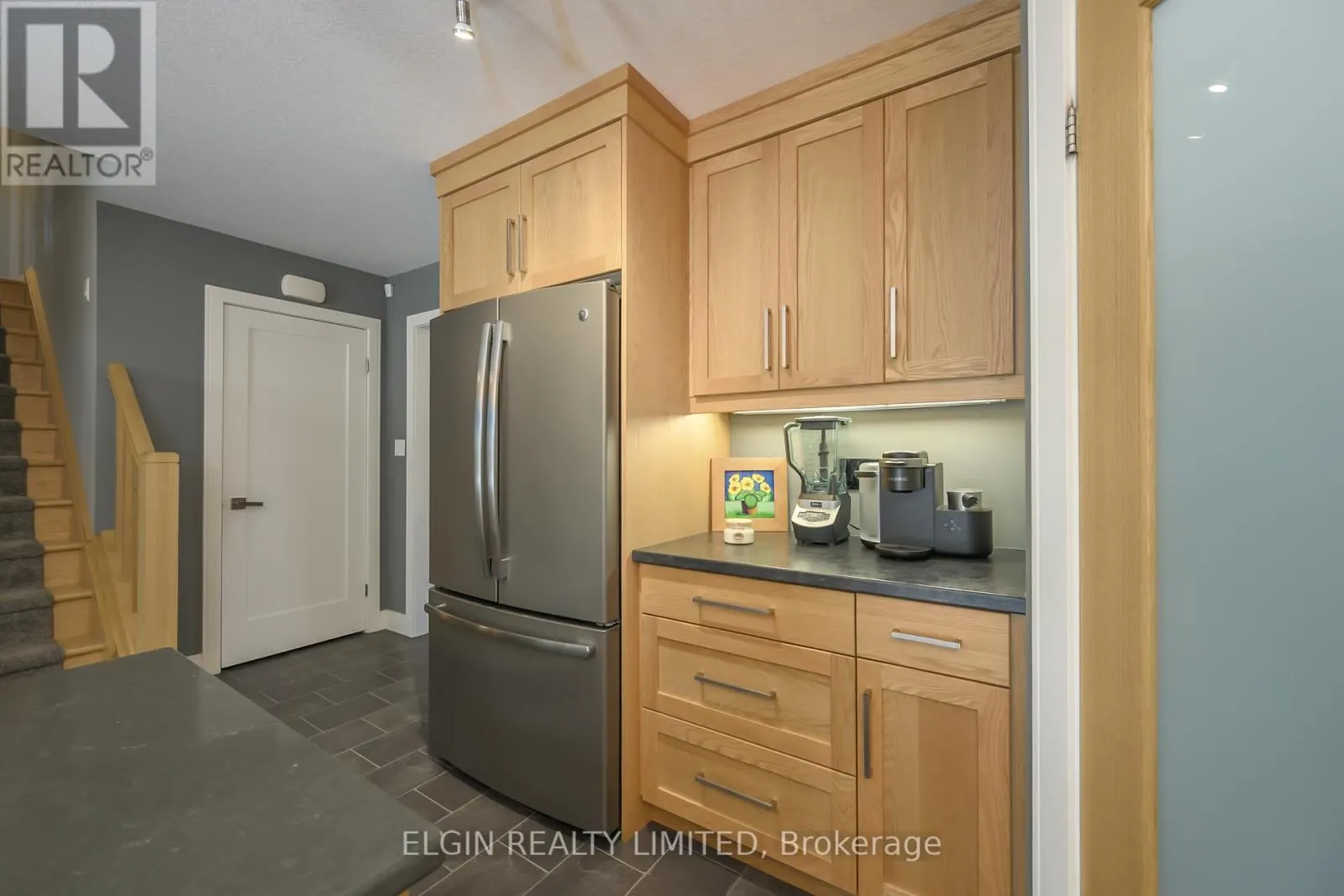 8 DEERFIELD COURT