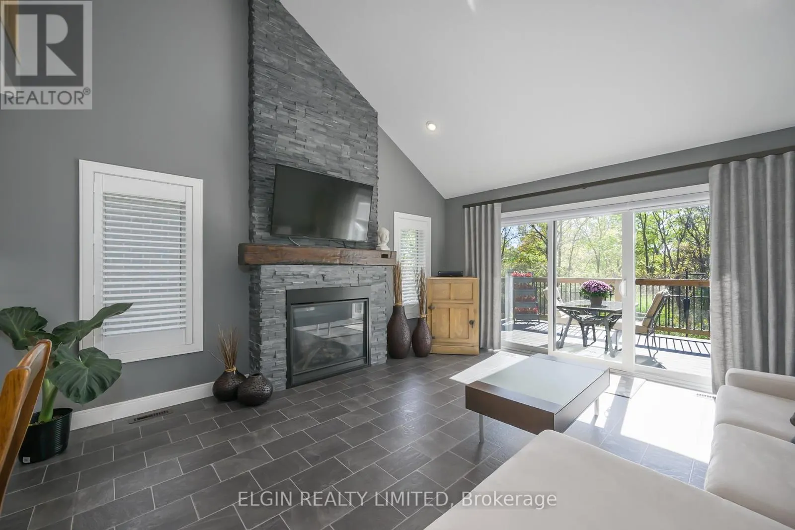 8 DEERFIELD COURT