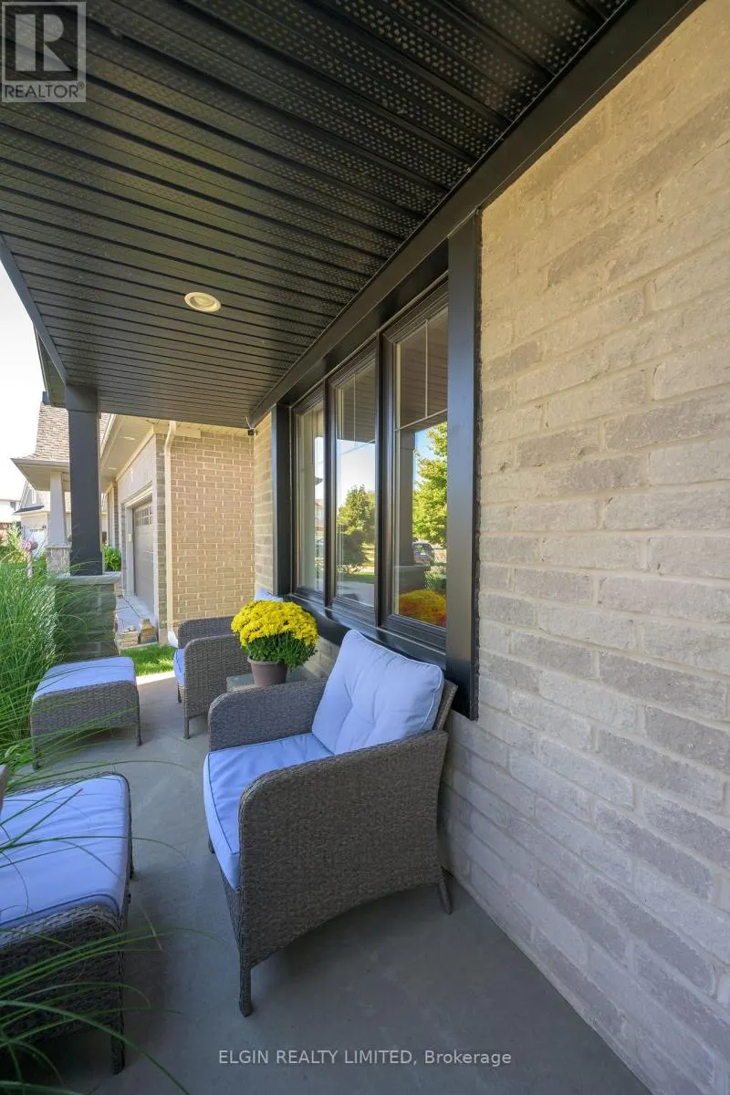 8 DEERFIELD COURT