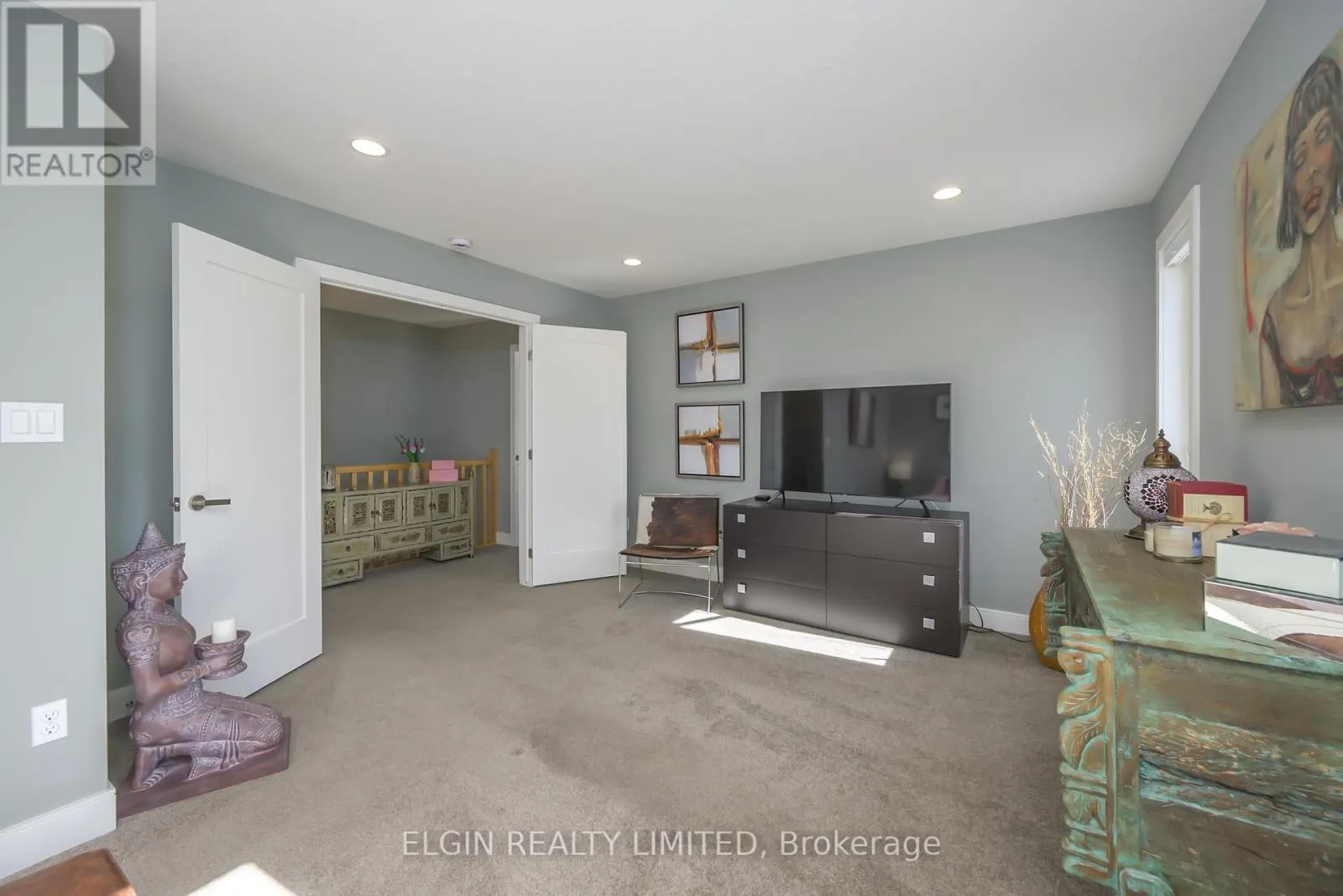 8 DEERFIELD COURT