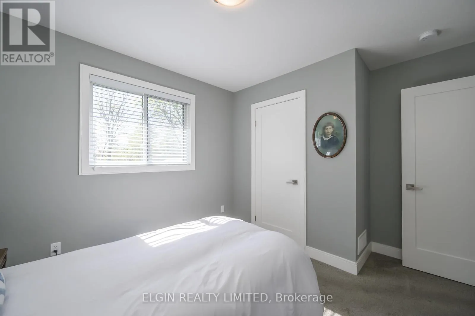 8 DEERFIELD COURT