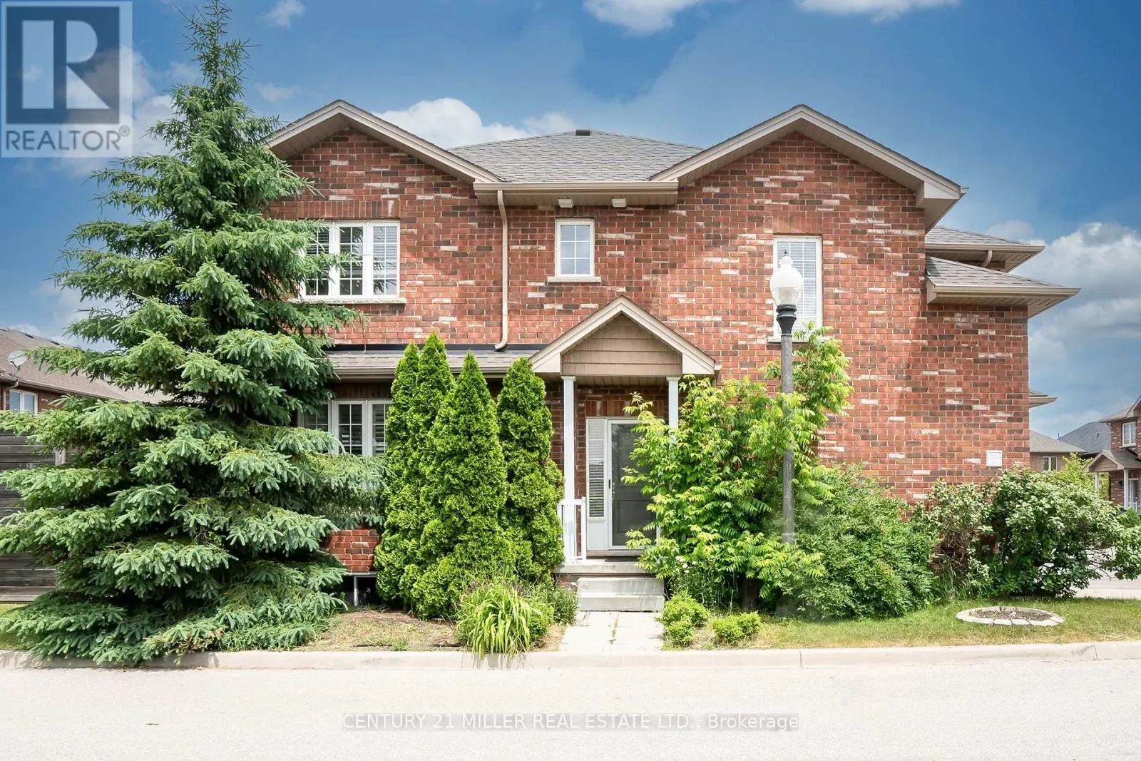19 - 45 SEABREEZE CRESCENT