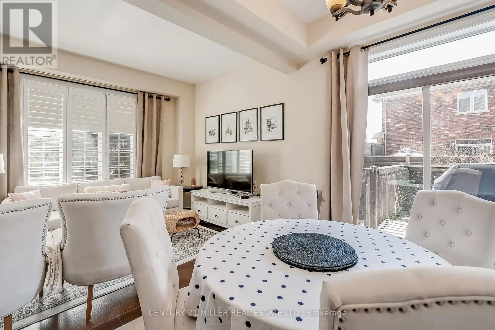 19 - 45 SEABREEZE CRESCENT