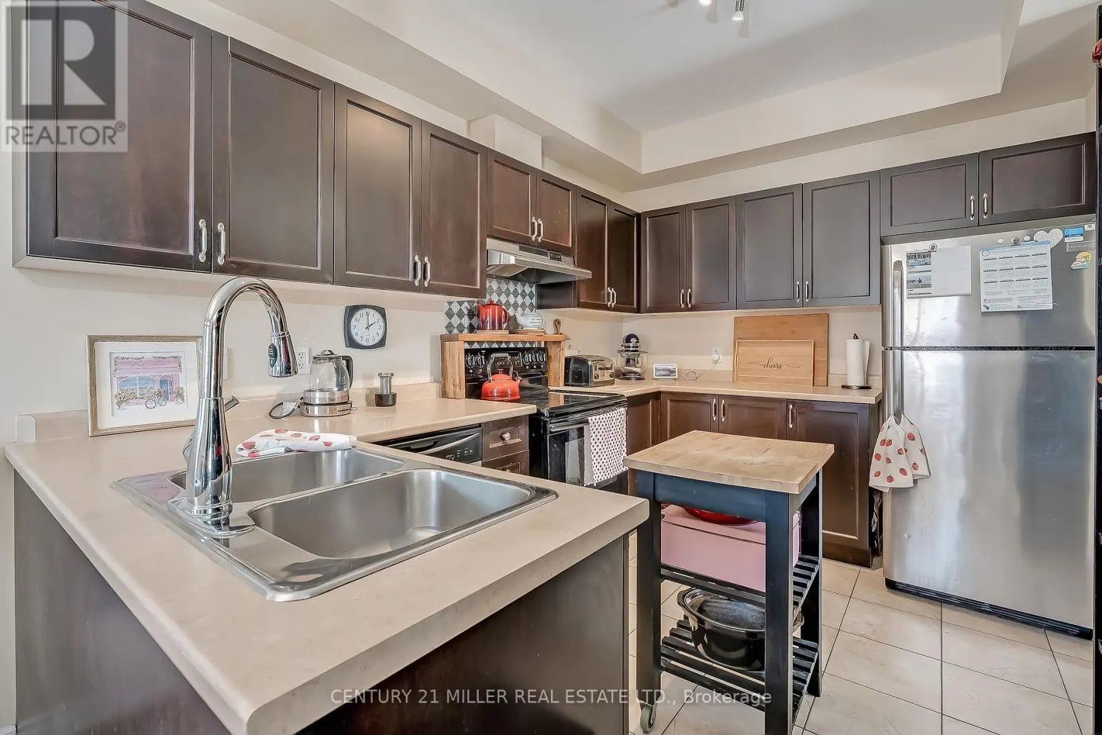 19 - 45 SEABREEZE CRESCENT