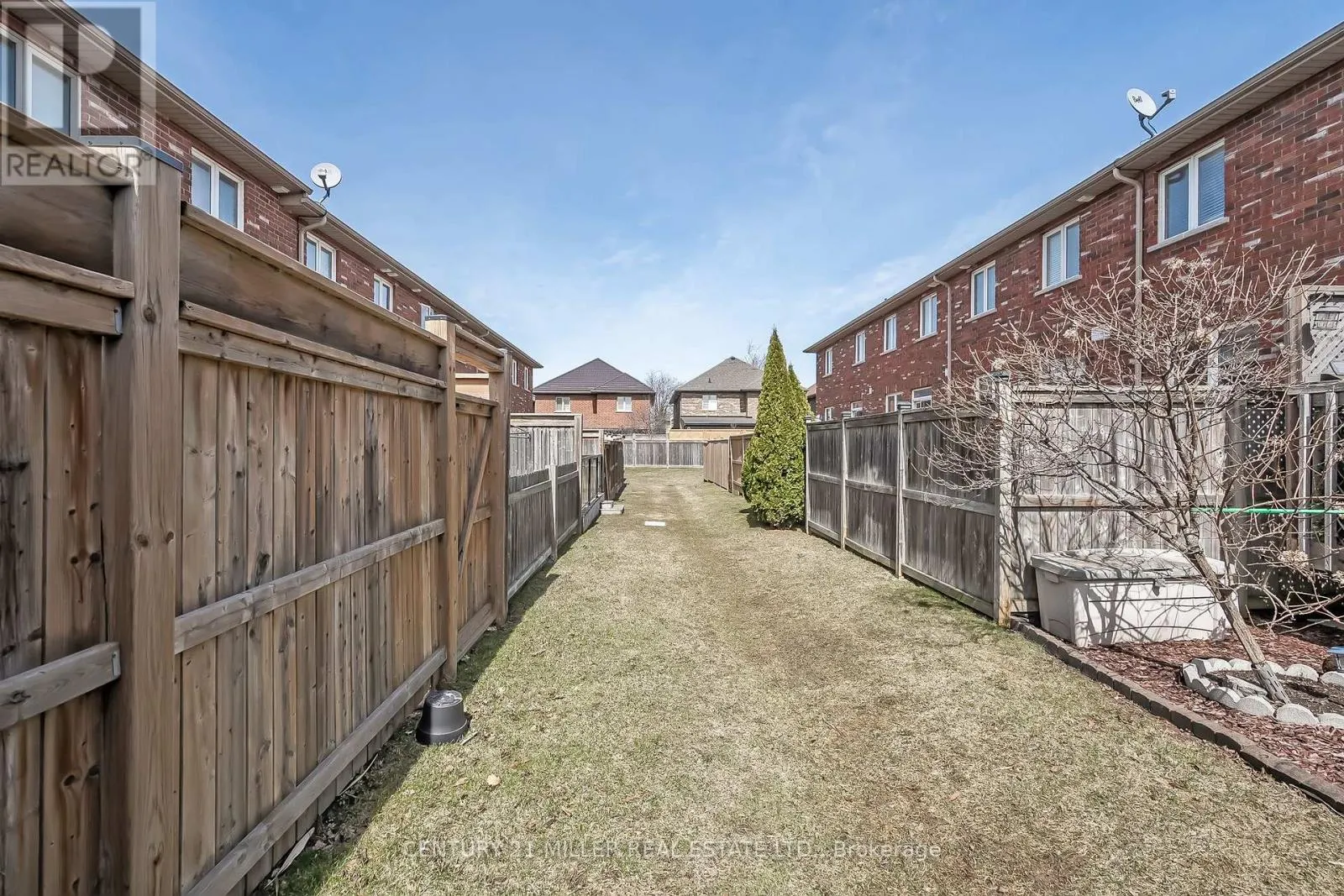 19 - 45 SEABREEZE CRESCENT