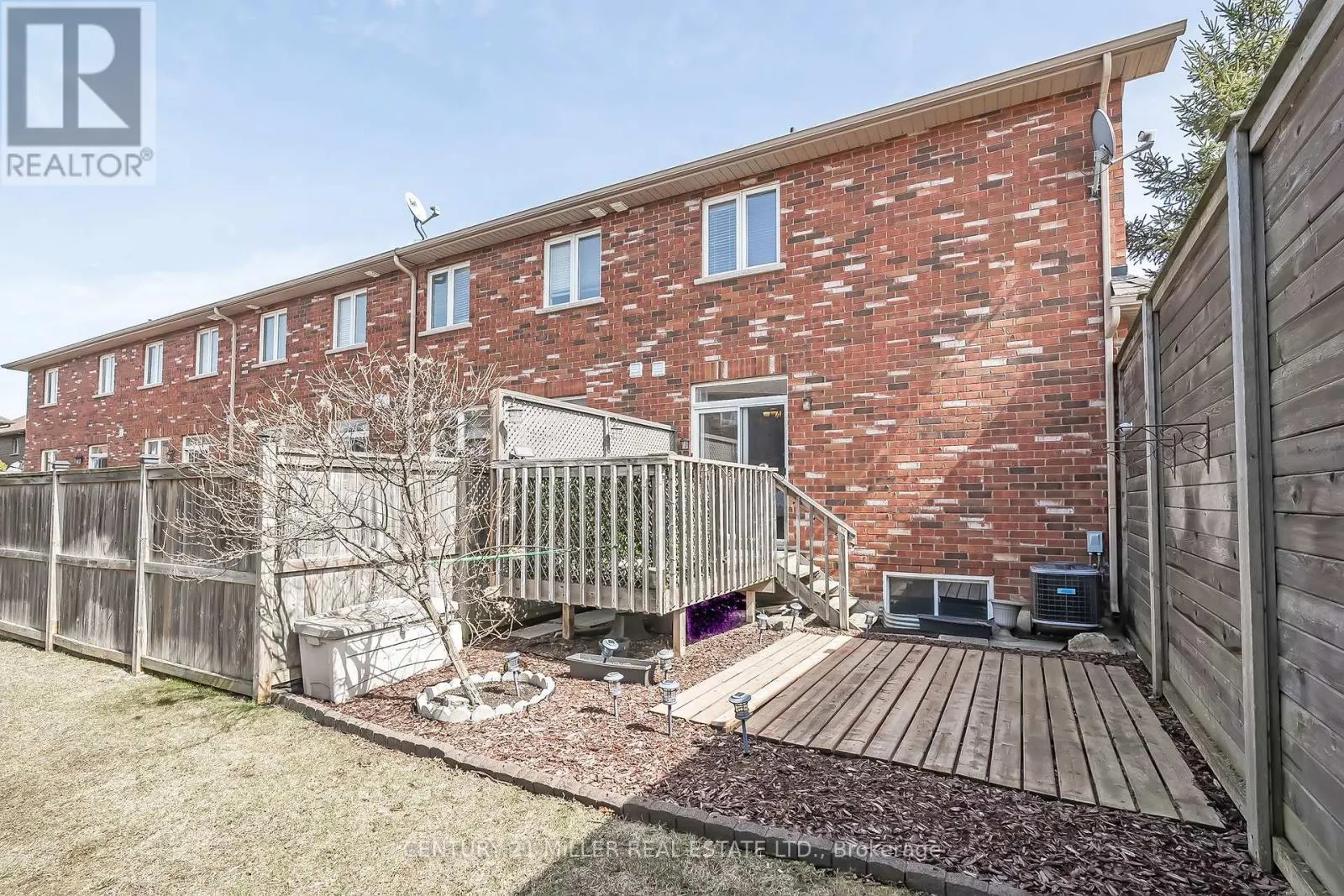 19 - 45 SEABREEZE CRESCENT