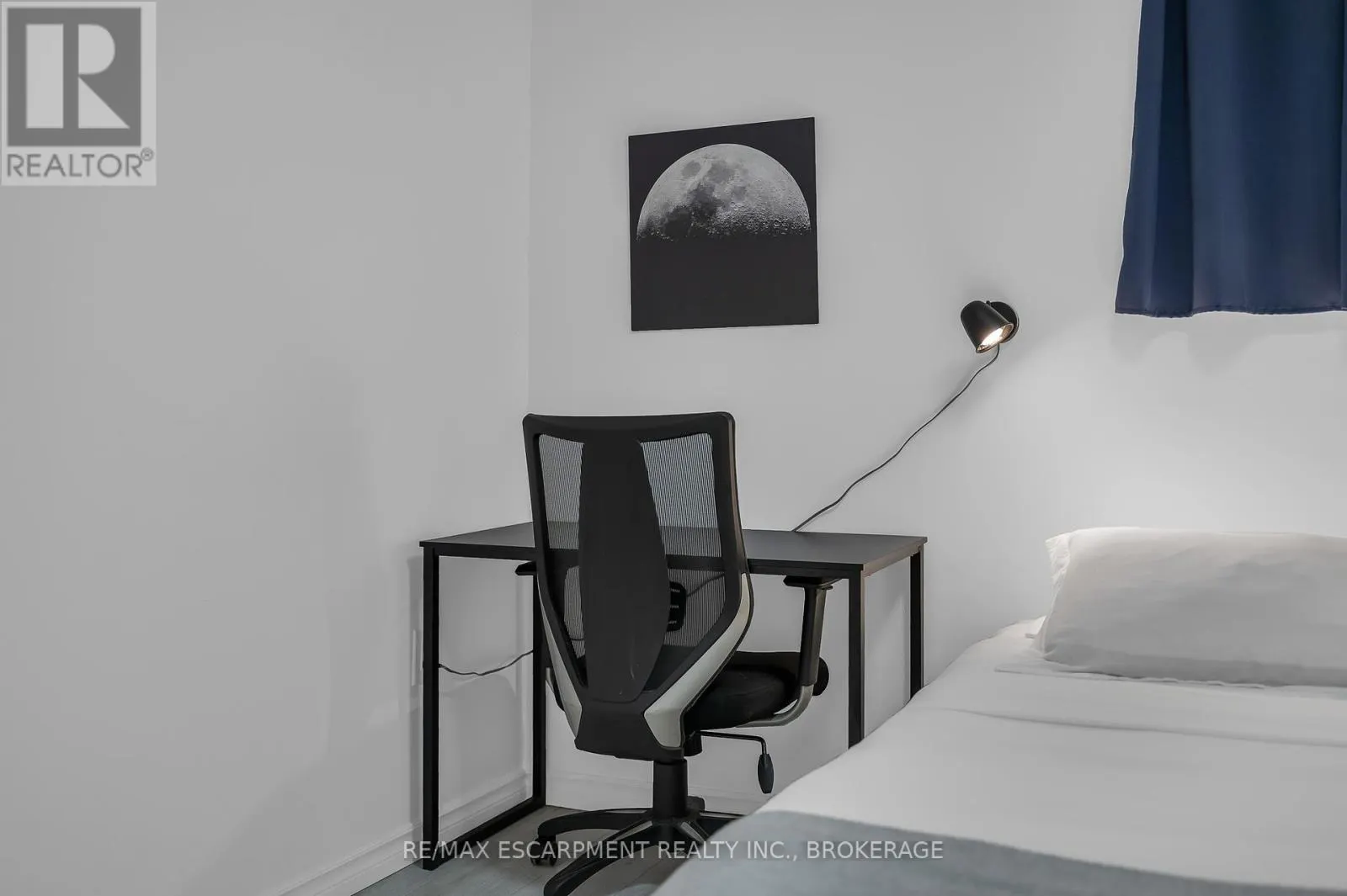 2 - 16 GOLDEN BOULEVARD E, #2