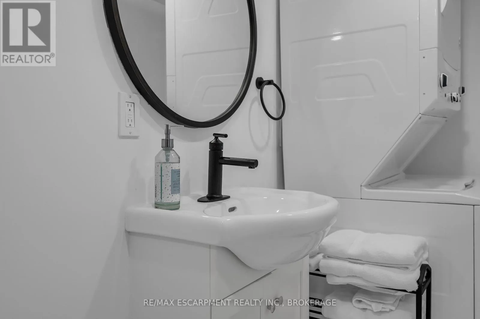 2 - 16 GOLDEN BOULEVARD E, #2