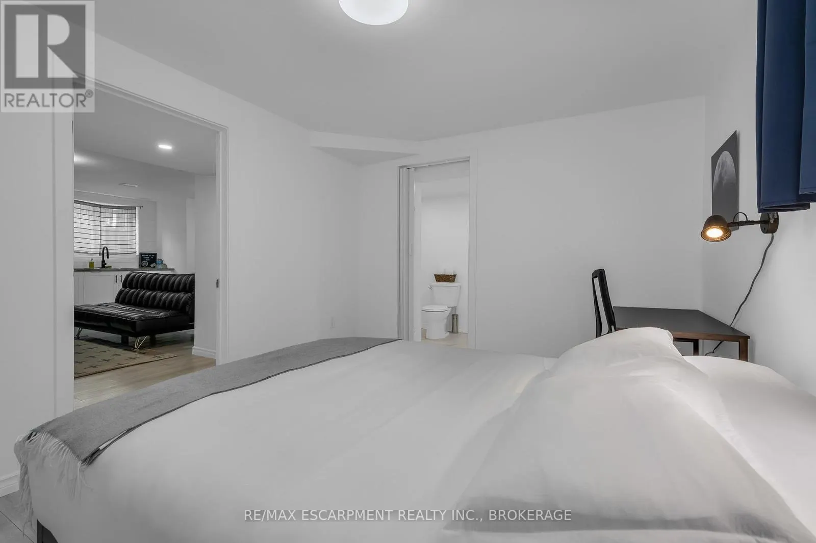 2 - 16 GOLDEN BOULEVARD E, #2