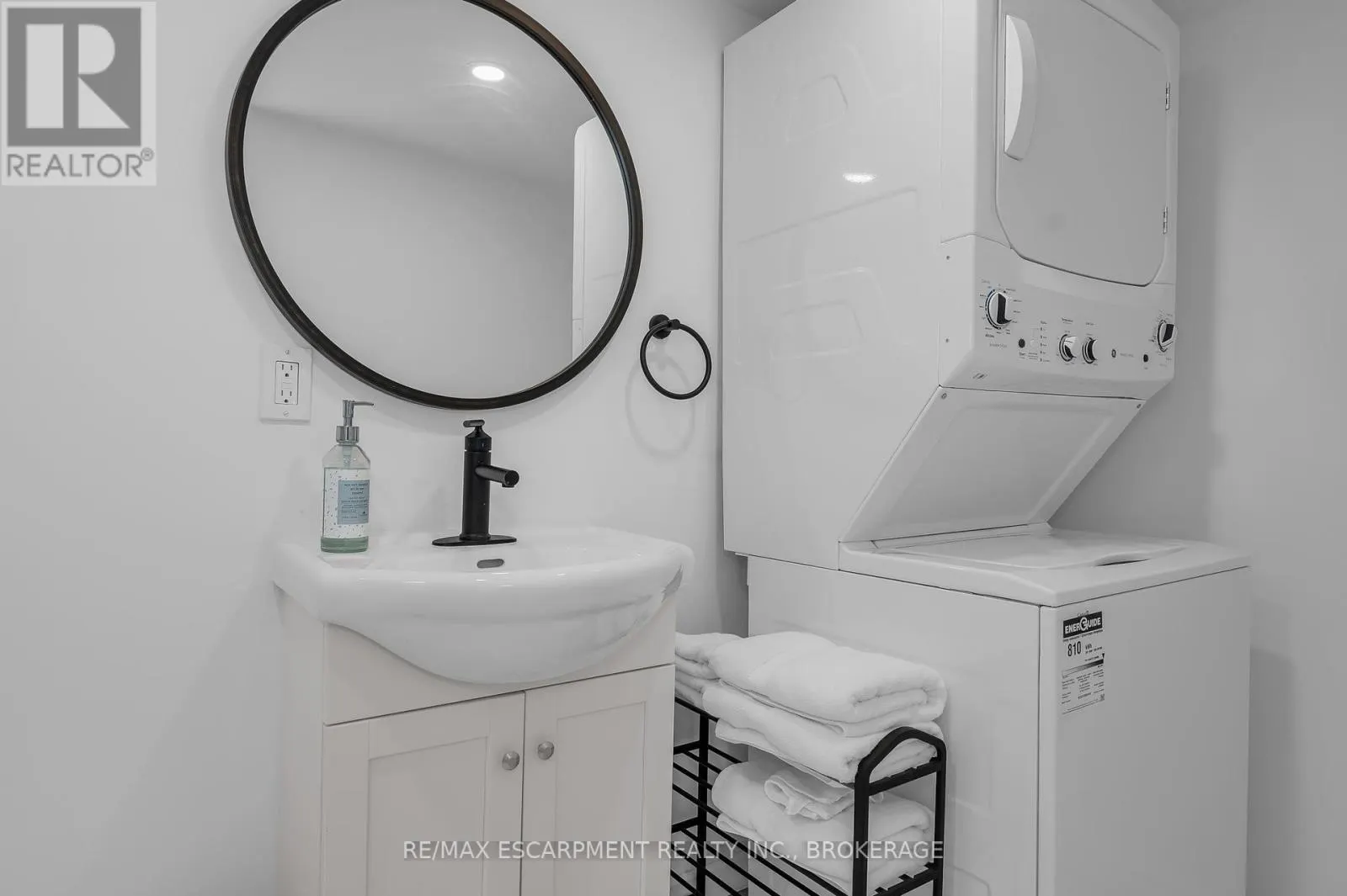 2 - 16 GOLDEN BOULEVARD E, #2