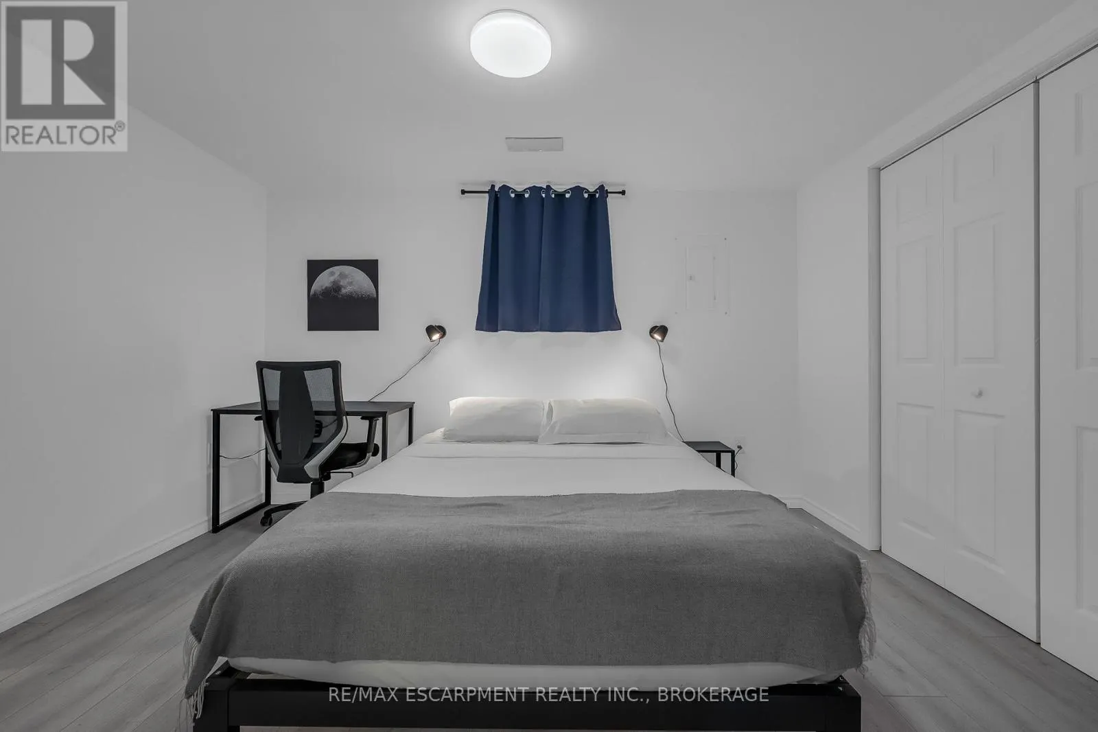 2 - 16 GOLDEN BOULEVARD E, #2
