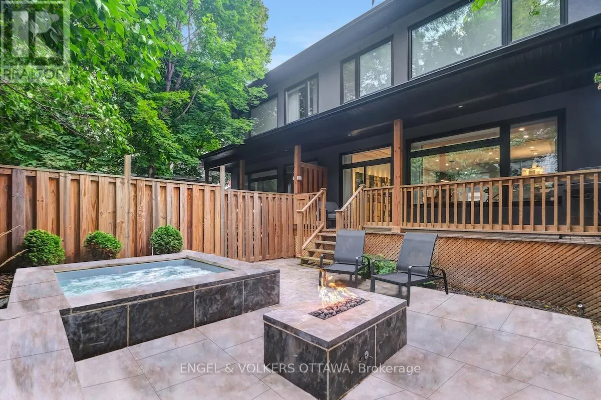 305 WESTHILL AVENUE