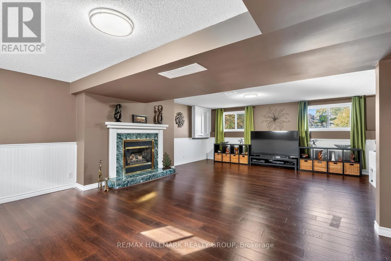 2851 GLENWOOD DRIVE