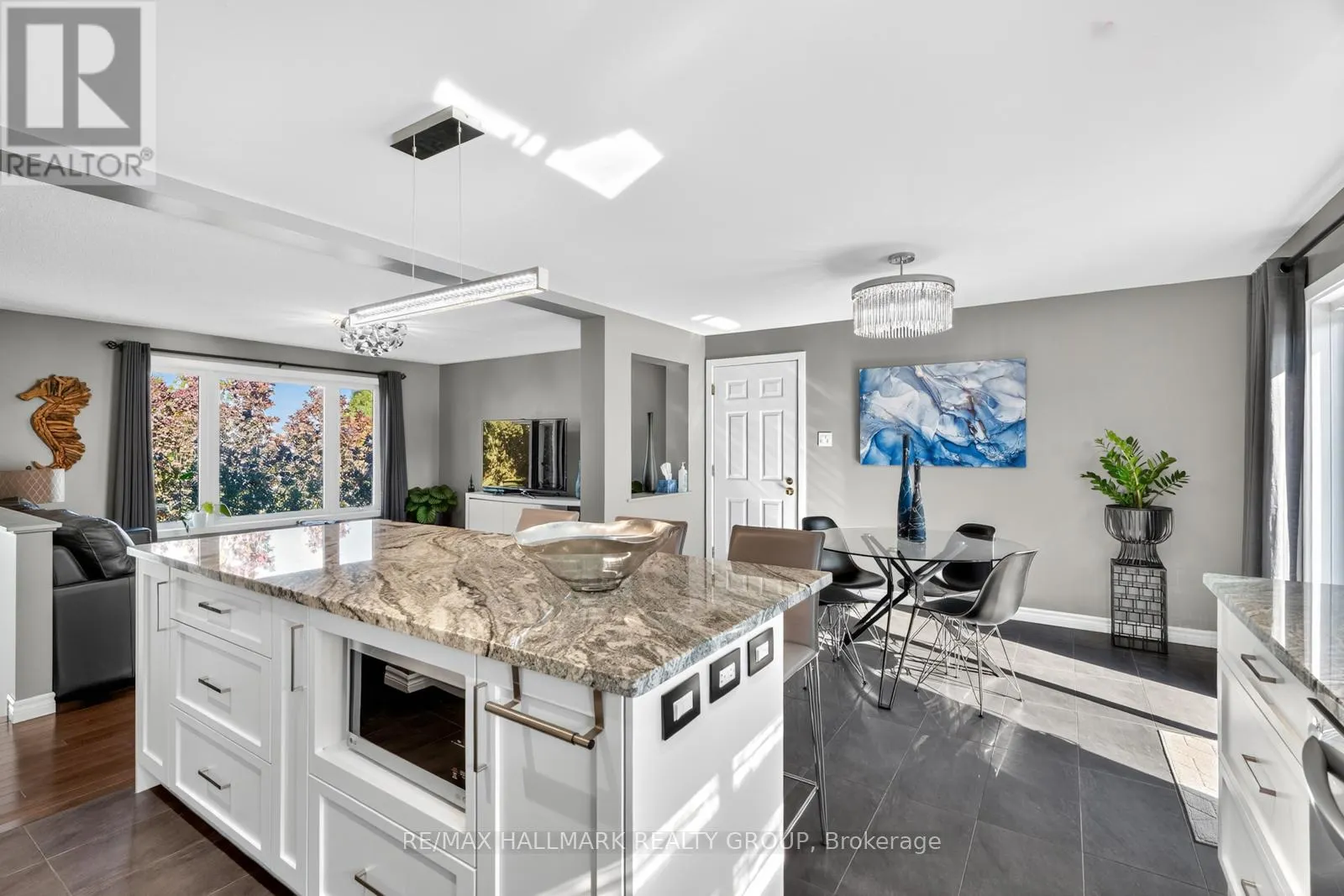 2851 GLENWOOD DRIVE