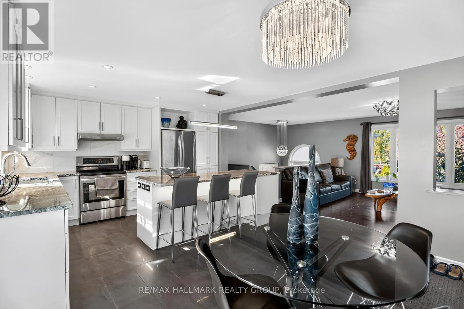 2851 GLENWOOD DRIVE