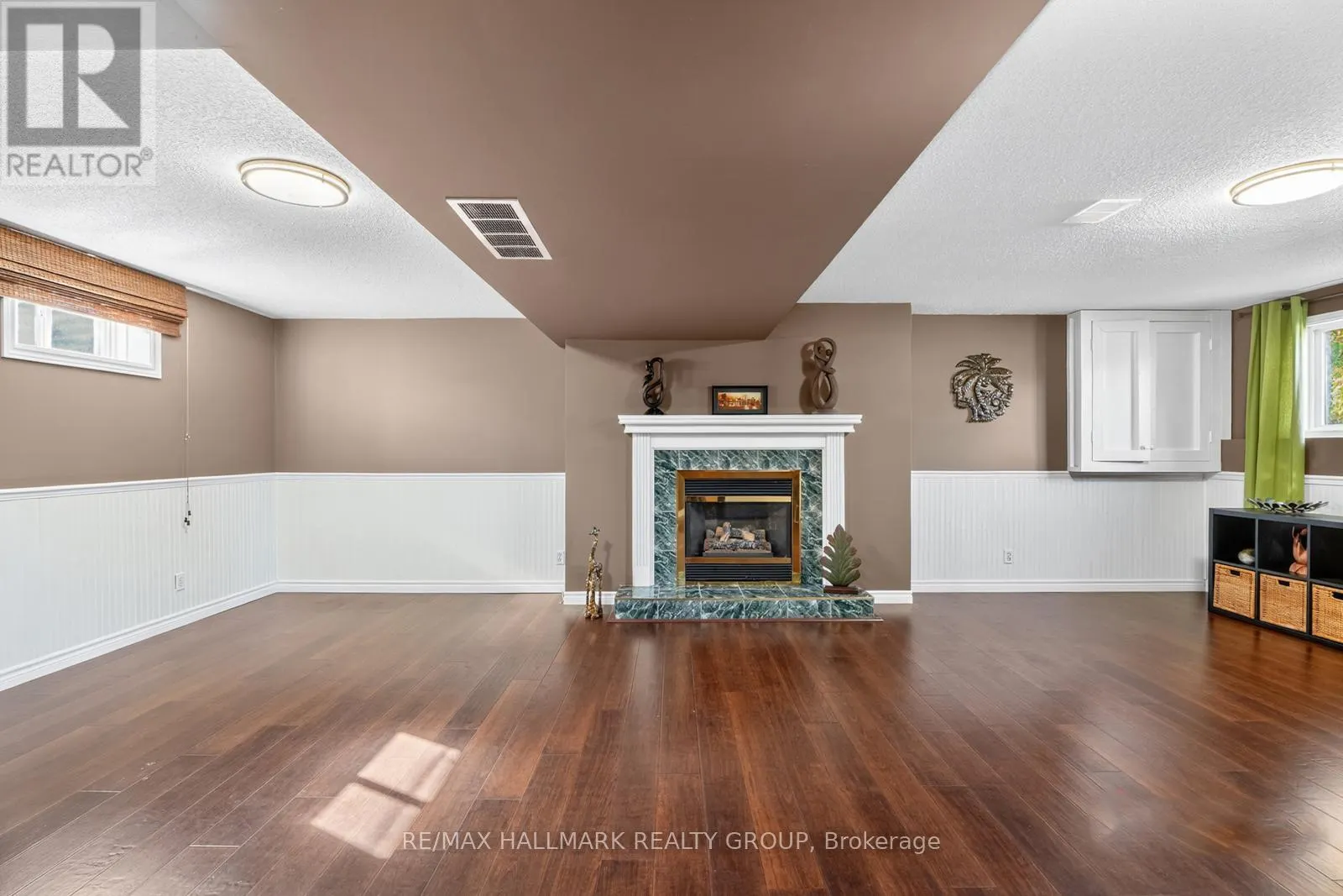 2851 GLENWOOD DRIVE