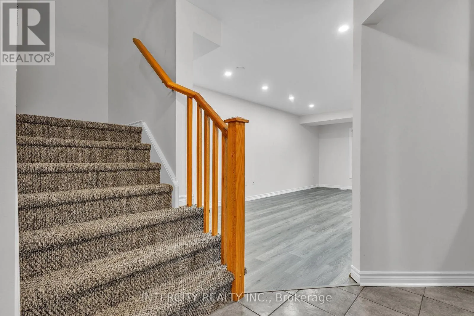 51 LAUGHLAND LANE