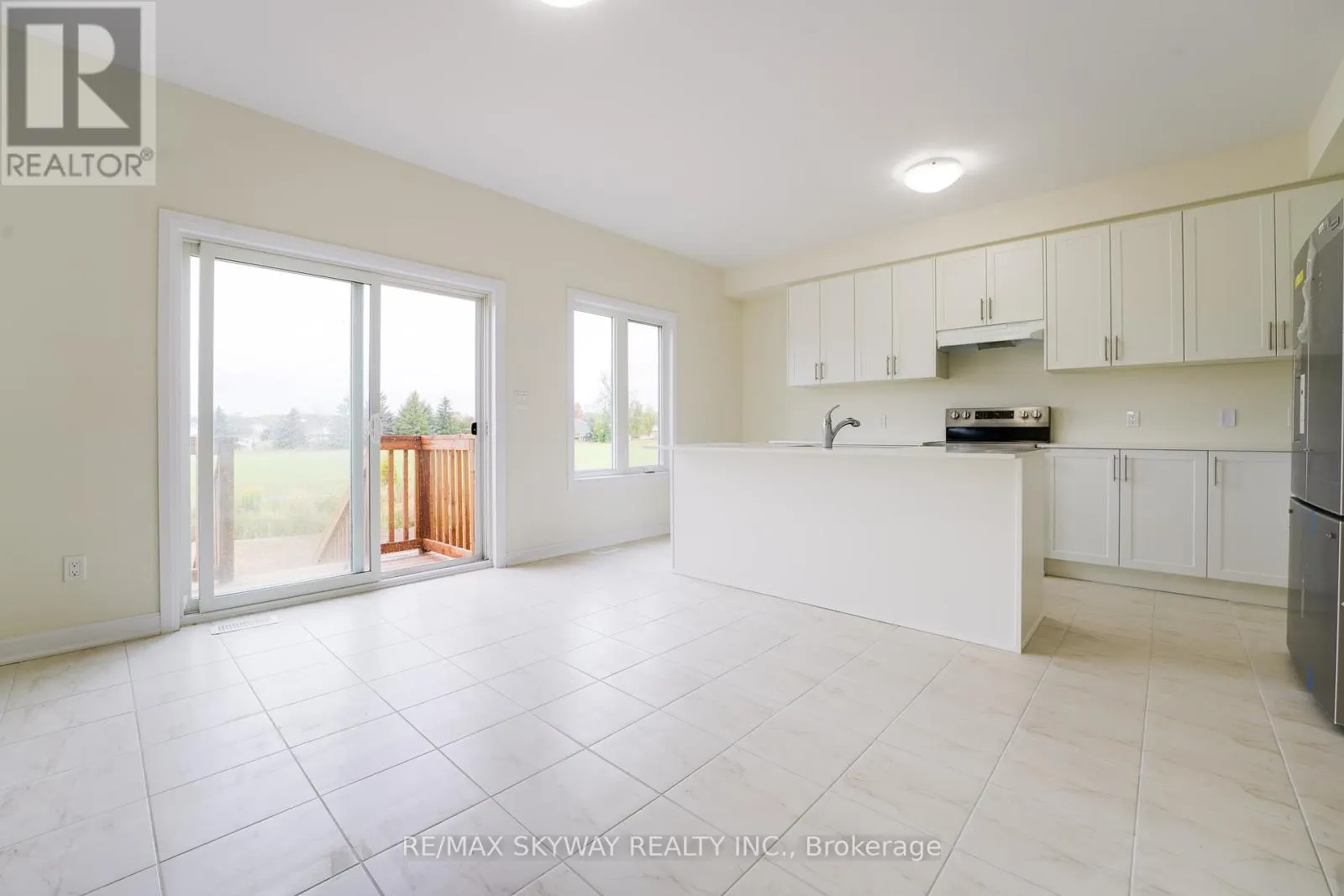 76 GOLF LINKS DRIVE