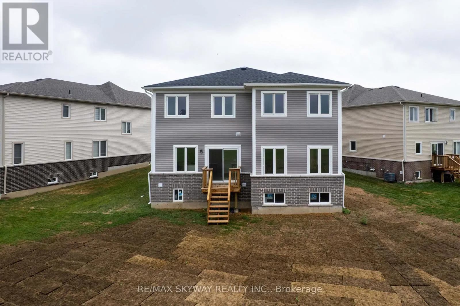 76 GOLF LINKS DRIVE
