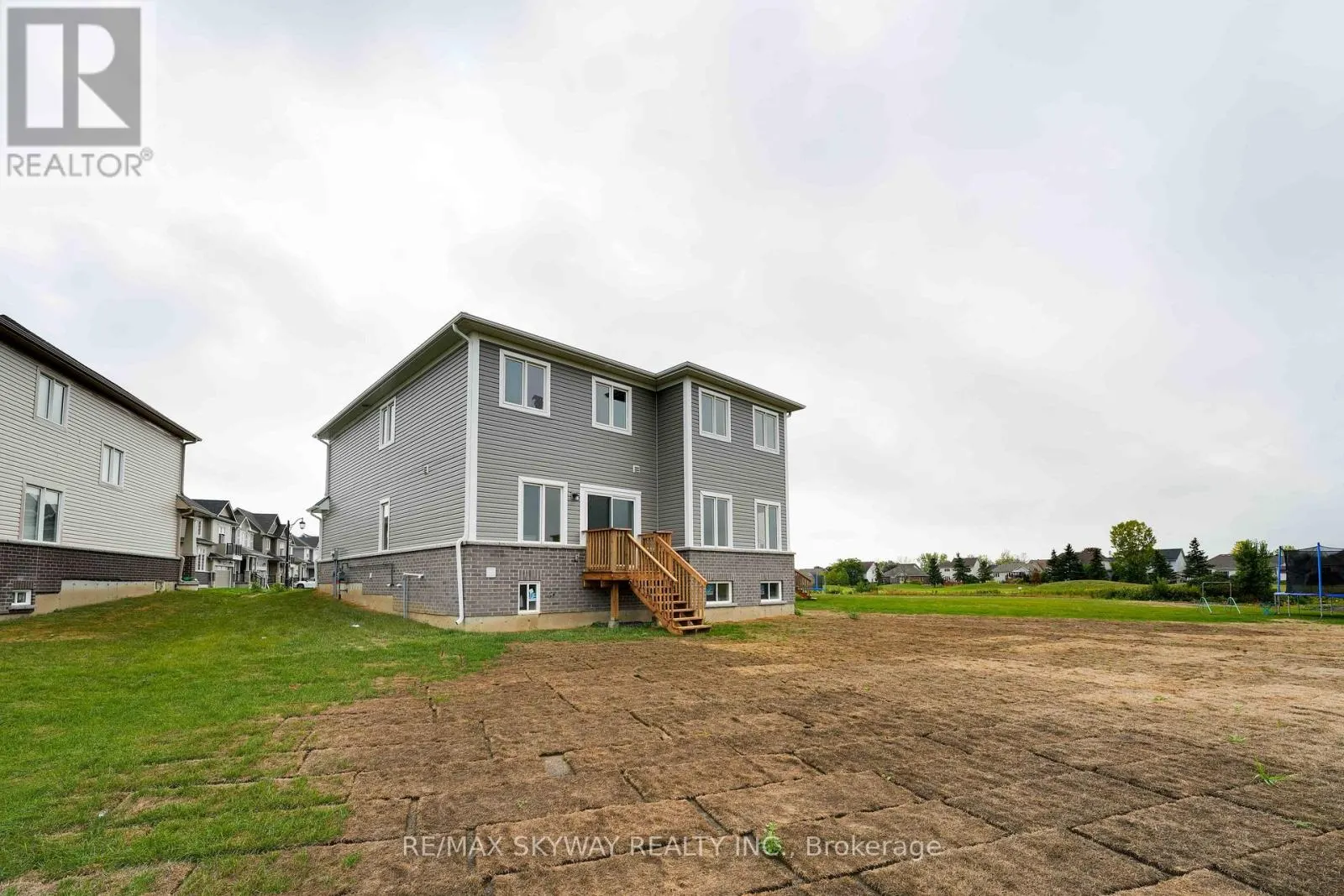 76 GOLF LINKS DRIVE
