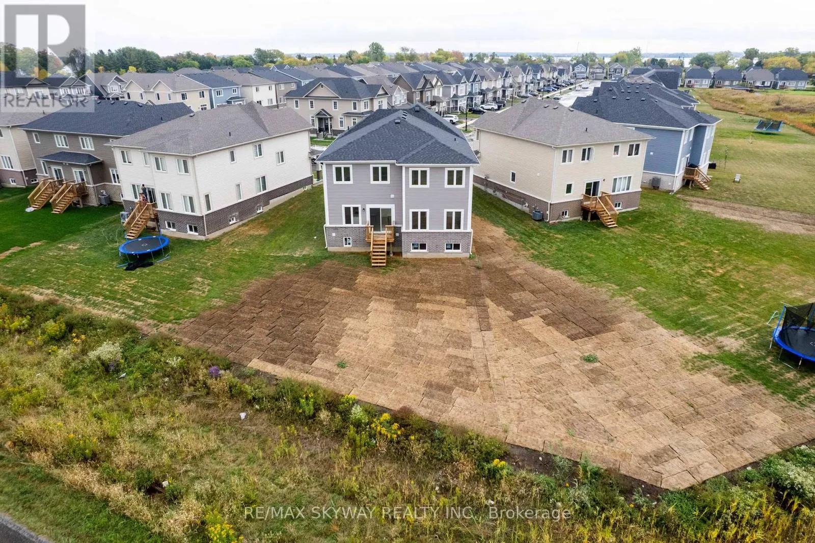 76 GOLF LINKS DRIVE