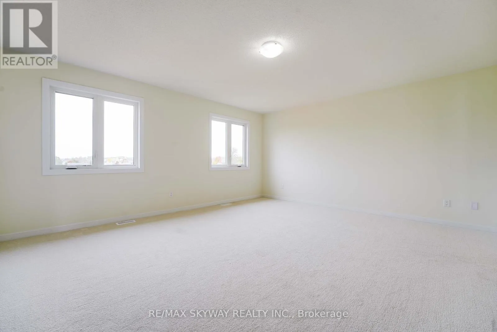 76 GOLF LINKS DRIVE