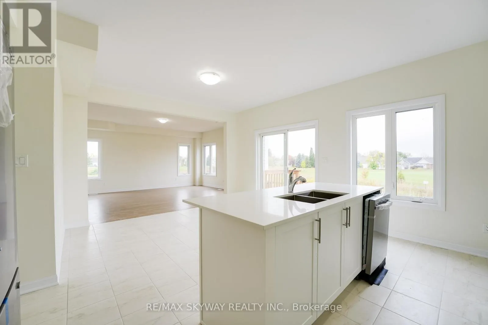 76 GOLF LINKS DRIVE