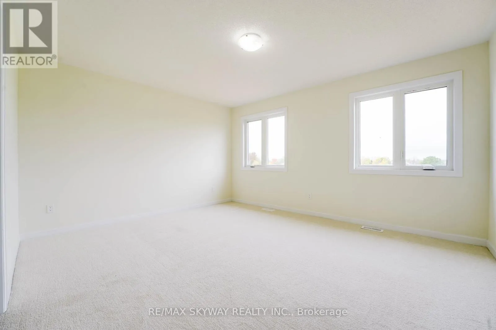 76 GOLF LINKS DRIVE
