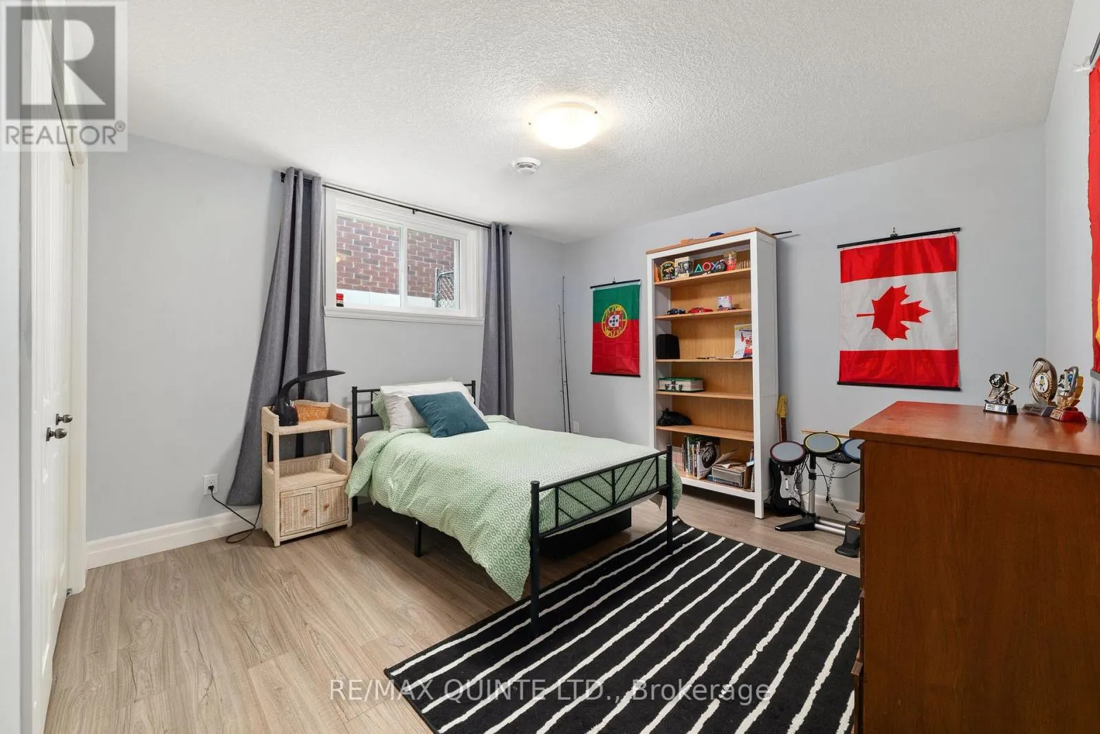 56 MCINTOSH CRESCENT