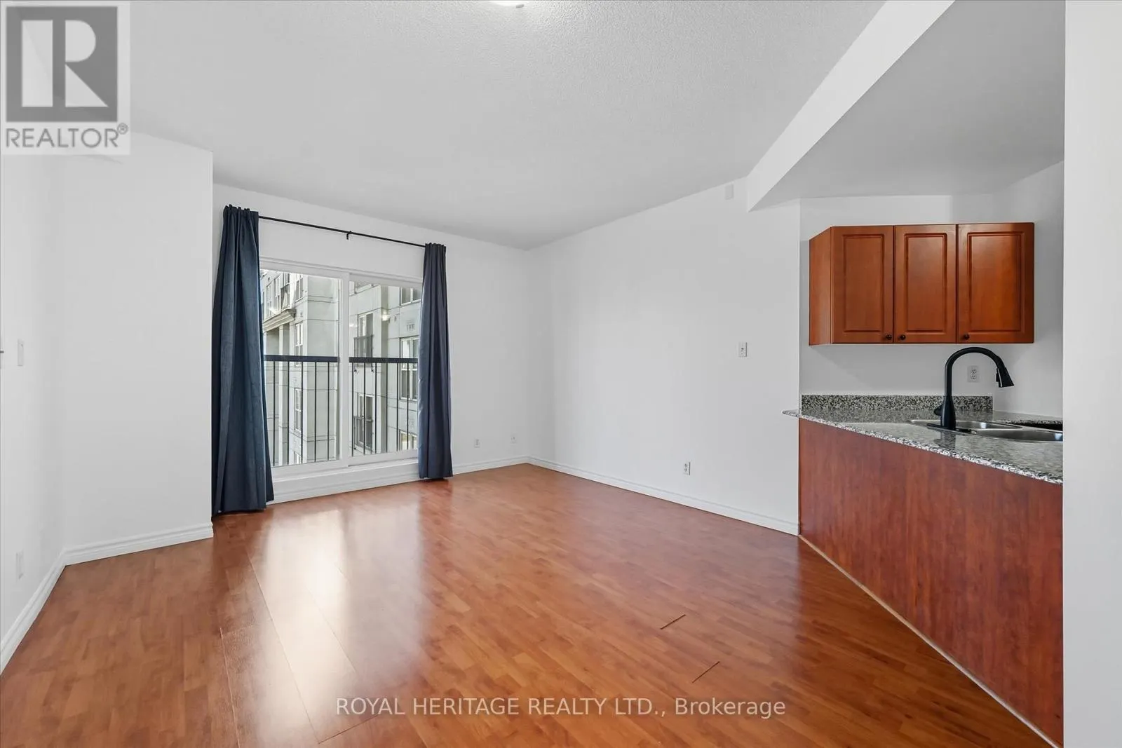615 - 135 JAMES STREET S