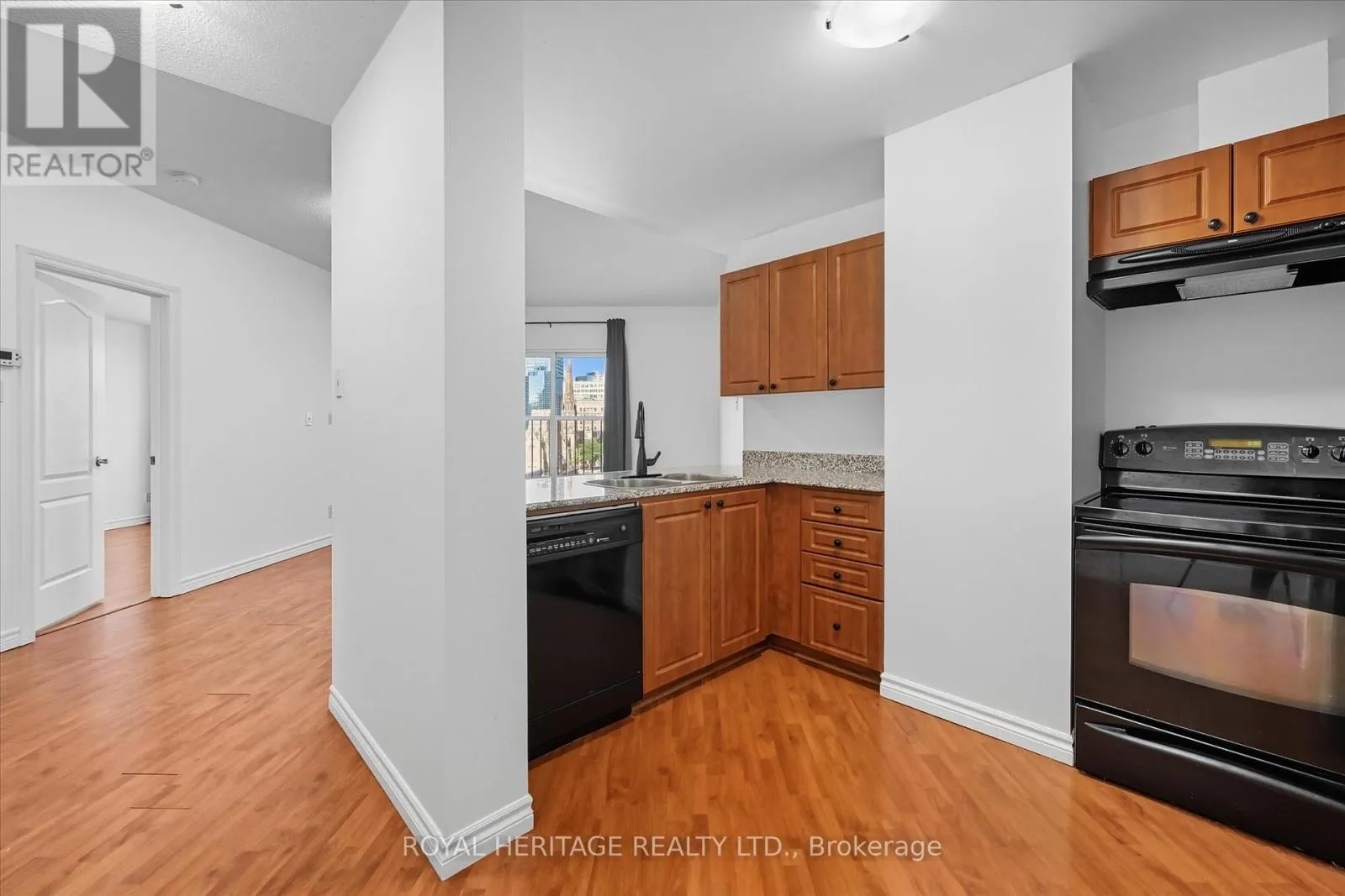 615 - 135 JAMES STREET S