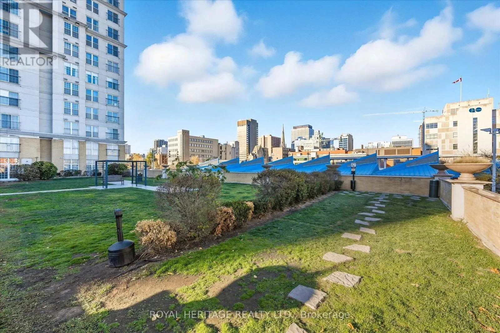 615 - 135 JAMES STREET S