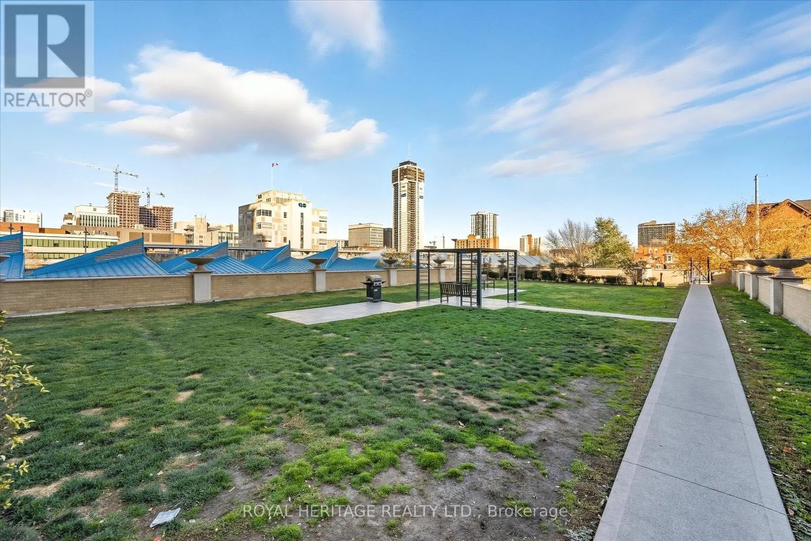 615 - 135 JAMES STREET S