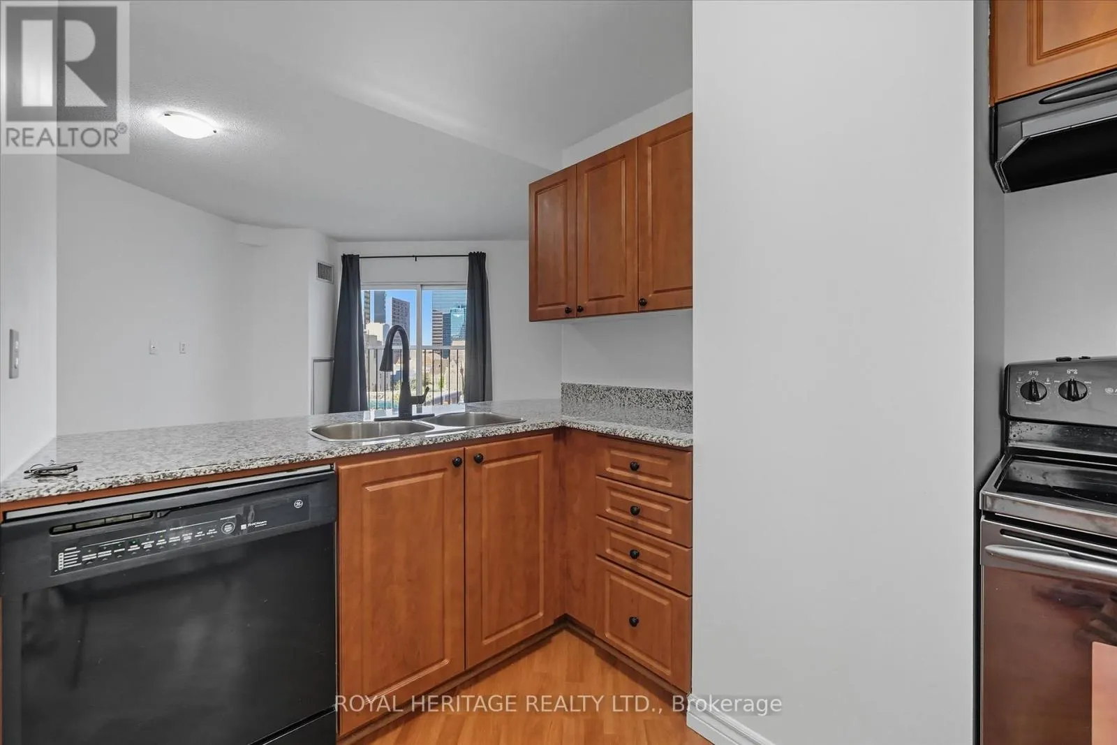 615 - 135 JAMES STREET S