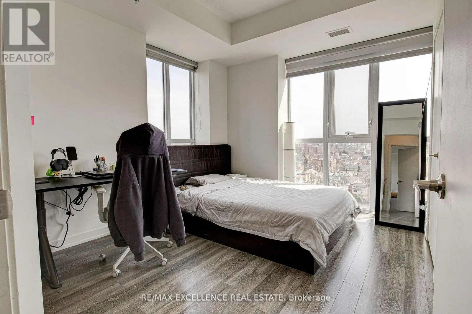 1402 - 128 KING STREET N